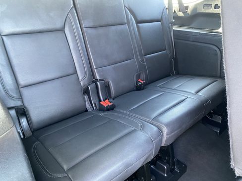 Used 2024 Chevrolet Suburban LT RWD image 14