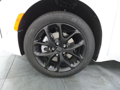 New 2027 Chrysler Pacifica Limited w/ S Appearance Package AWD/4WD image 33