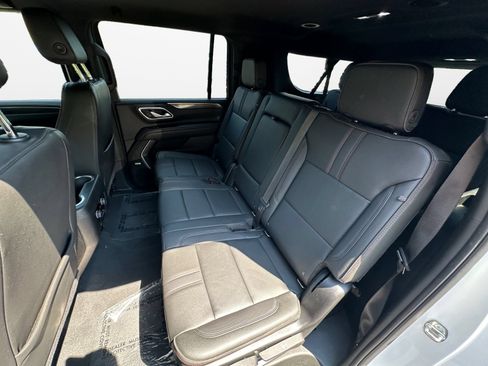 Used 2021 Chevrolet Suburban RST AWD/4WD image 13