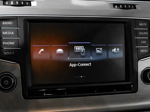 Used 2017 Volkswagen Golf Wolfsburg Edition FWD image 33