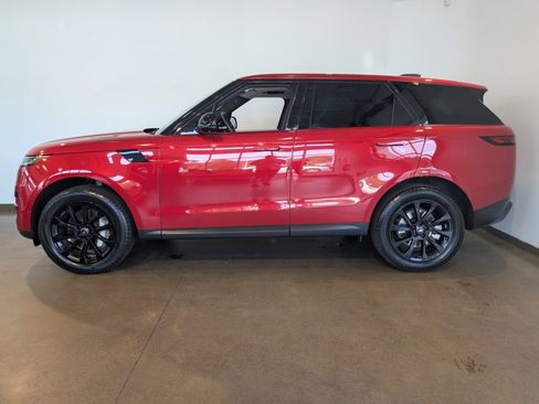 Used 2024 Land Rover Range Rover Sport SE image 3