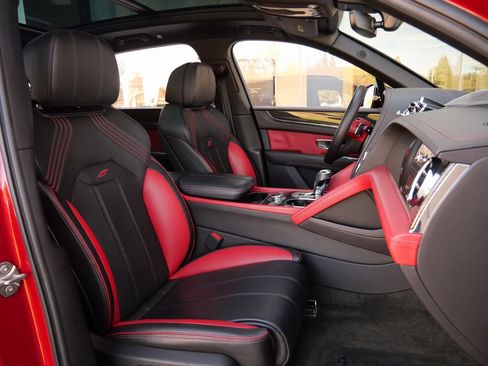 Used 2022 Bentley Bentayga image 28