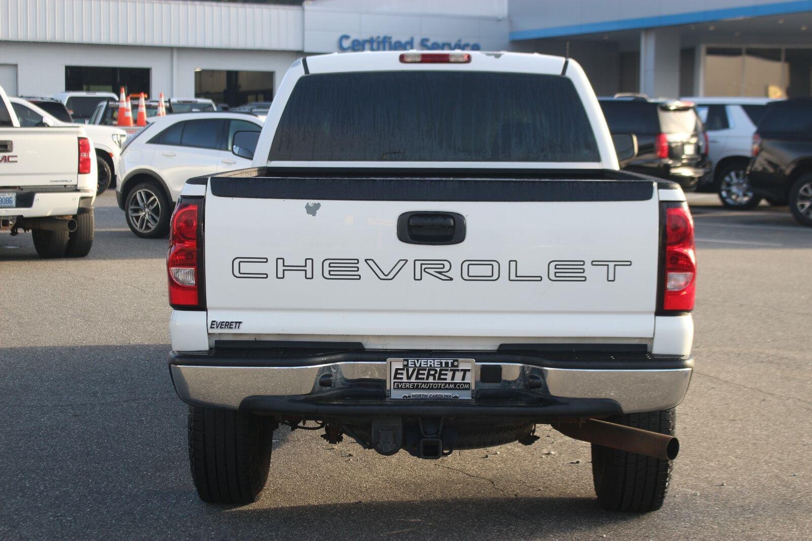 Used 2007 Chevrolet Silverado 2500 W/T w/ Heavy-Duty Power Package AWD/4WD image 6