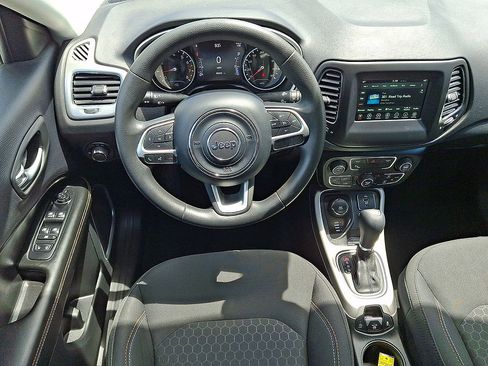 Used 2018 Jeep Compass Sport w/ Tech Group AWD/4WD image 20