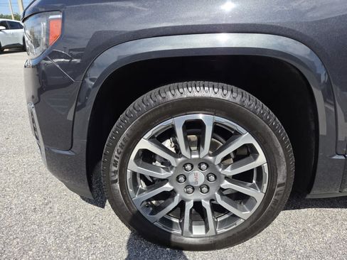 Used 2021 GMC Acadia Denali w/ Denali Technology Package FWD image 3