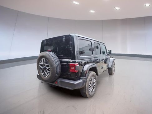 Used 2026 Jeep Wrangler Unlimited Sahara AWD/4WD image 4