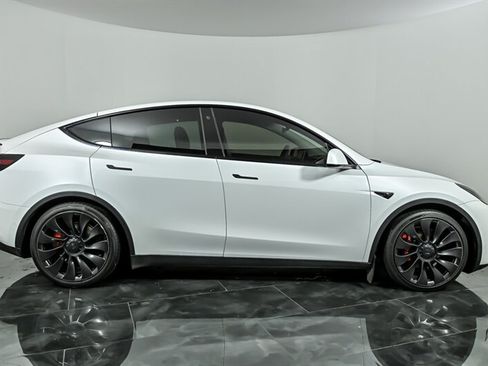 Used 2022 Tesla Model Y Performance AWD/4WD image 10