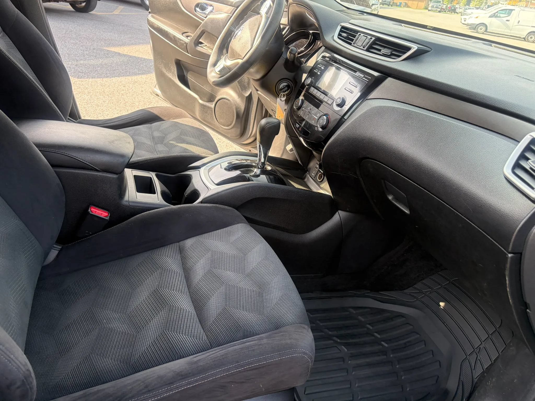 Used 2016 Nissan Rogue S AWD/4WD image 26