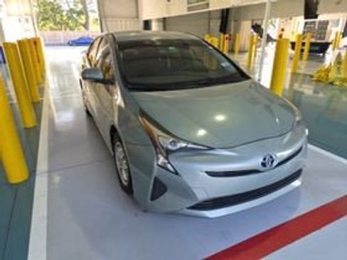 Used 2016 Toyota Prius Two FWD image 4