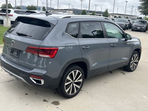 Certified 2023 Volkswagen Taos SE FWD image 10