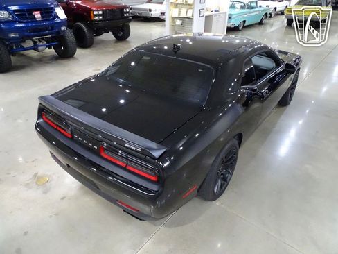 Used 2015 Dodge Challenger SRT Hellcat image 15