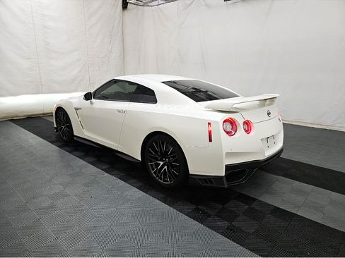 Used 2023 Nissan GT-R Premium AWD/4WD image 4