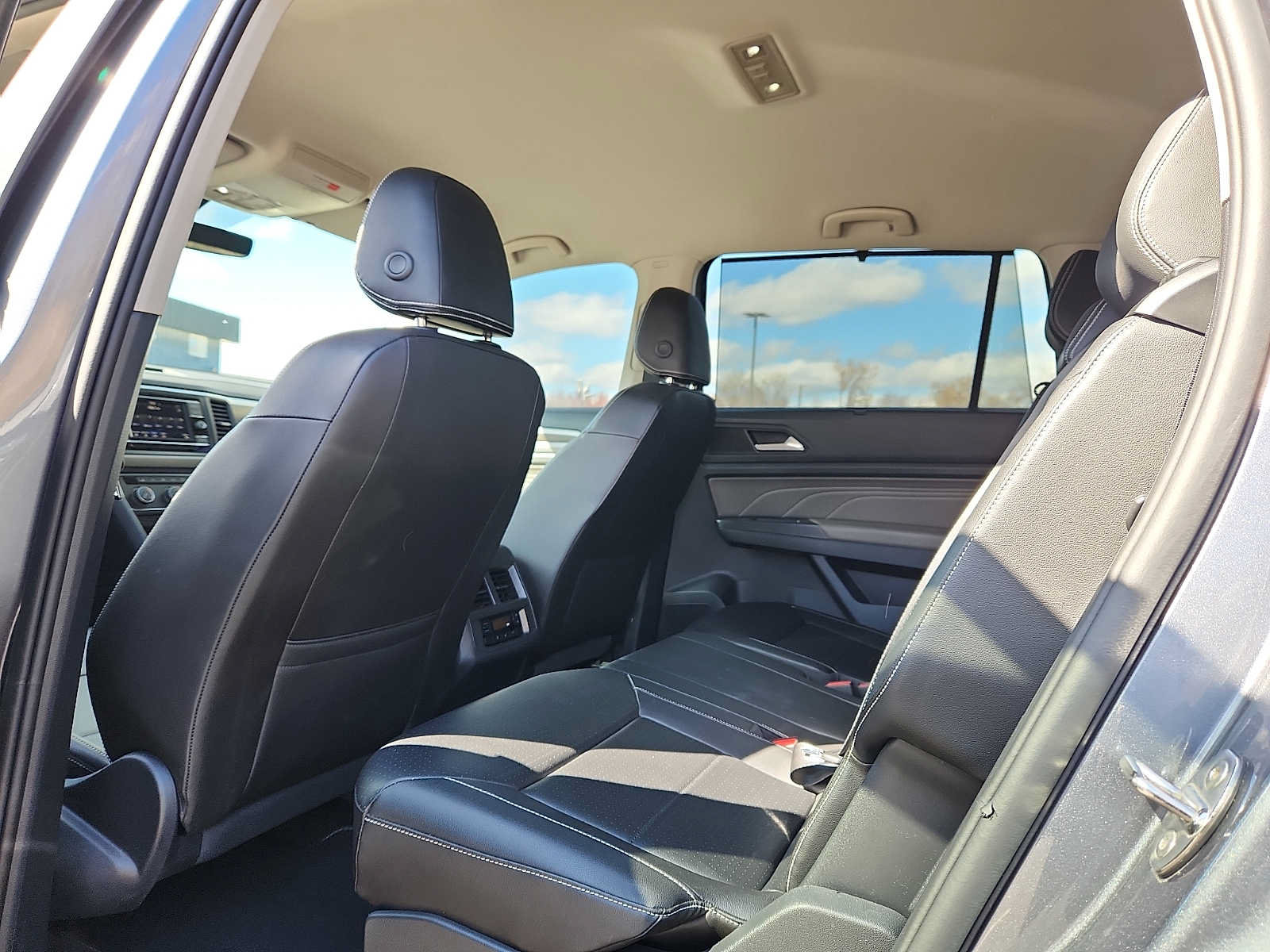 Used 2023 Volkswagen Atlas SE AWD/4WD image 10