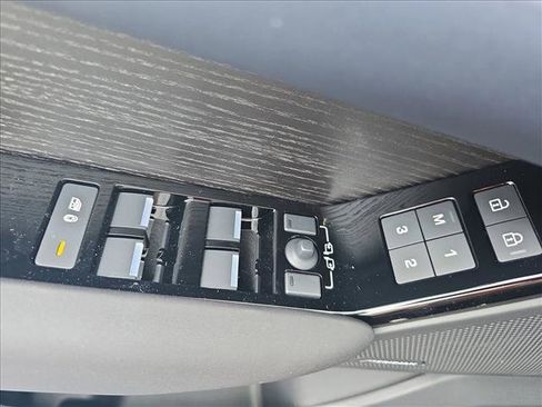 New 2026 Land Rover Range Rover Velar Dynamic SE image 25