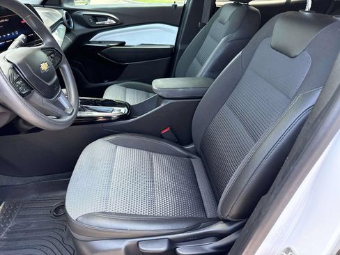Used 2024 Chevrolet Trax LT FWD image 15