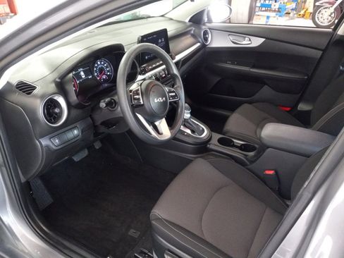 Certified 2024 Kia Forte LXS FWD image 4