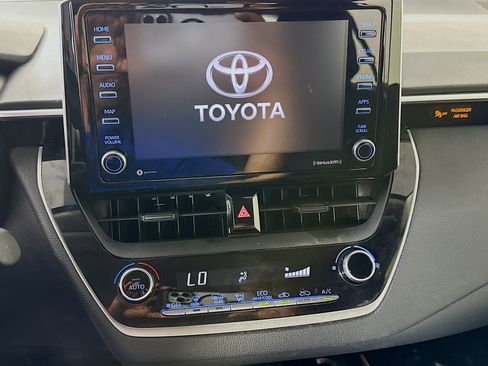 Used 2021 Toyota Corolla LE FWD image 18