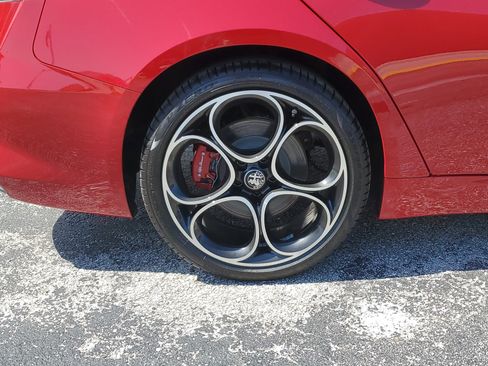 Used 2024 Alfa Romeo Giulia Veloce image 7