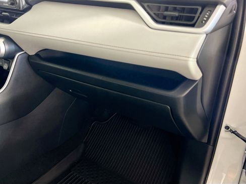 Used 2021 Toyota RAV4 XLE w/ Convenience Package FWD image 35