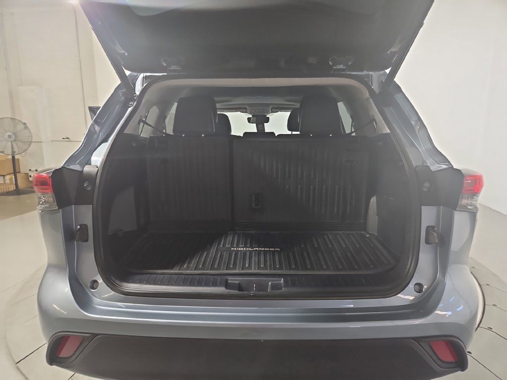 Used 2023 Toyota Highlander XLE AWD/4WD image 23
