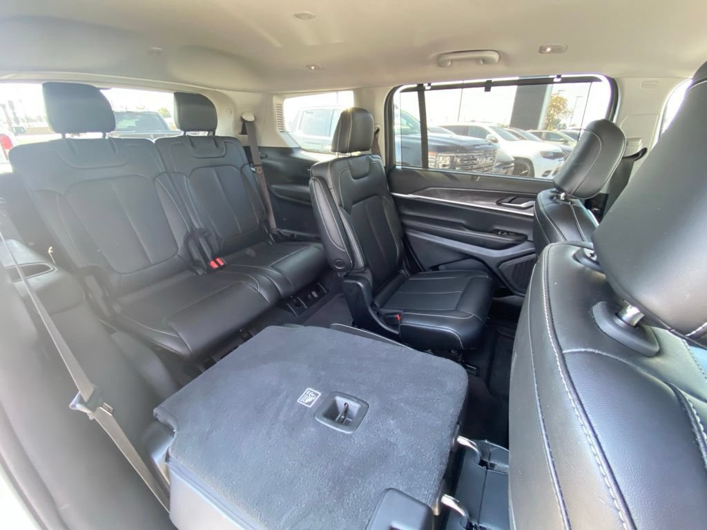 Used 2023 Jeep Grand Cherokee L Limited w/ Luxury Tech Group II AWD/4WD image 35