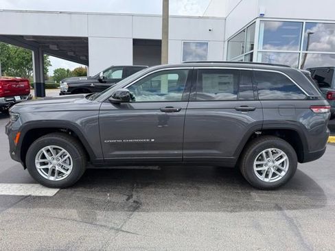 New 2026 Jeep Grand Cherokee Laredo image 6