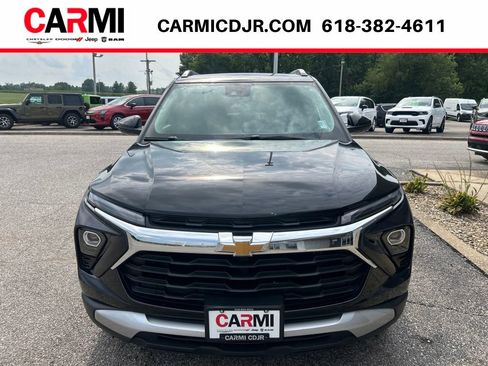 Used 2026 Chevrolet TrailBlazer LT AWD/4WD image 2
