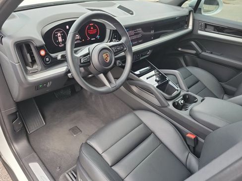 Certified 2024 Porsche Cayenne AWD/4WD image 21