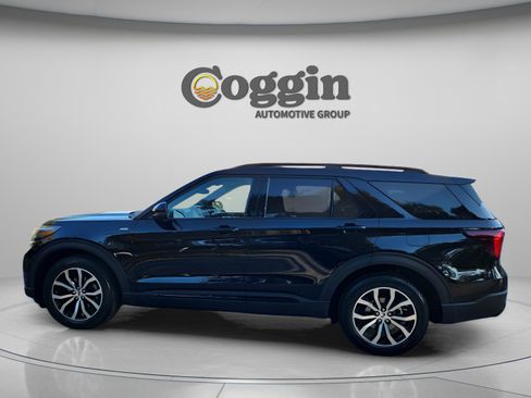 New 2026 Ford Explorer ST-Line image 3