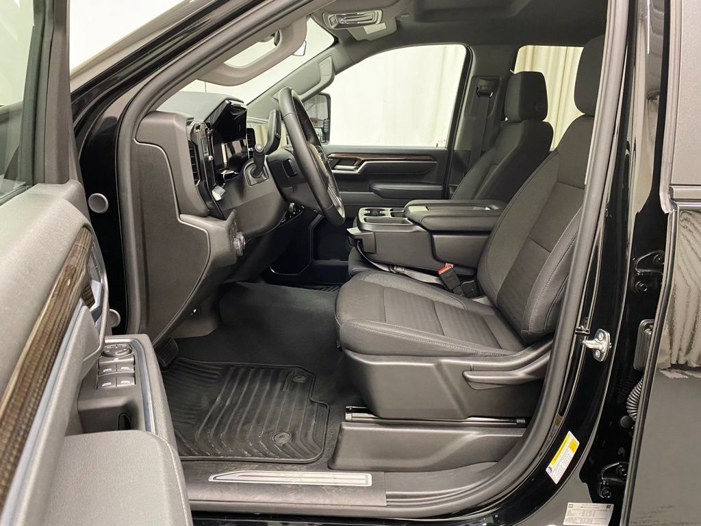 Used 2026 Chevrolet Silverado 2500 LT AWD/4WD image 14