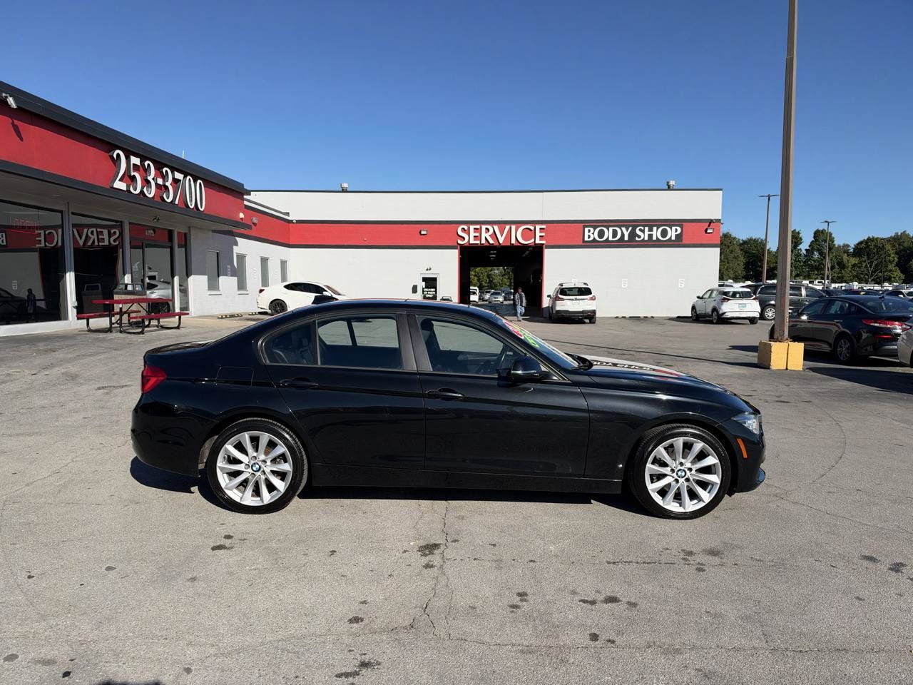 Used 2018 BMW 320i xDrive Sedan AWD/4WD image 2