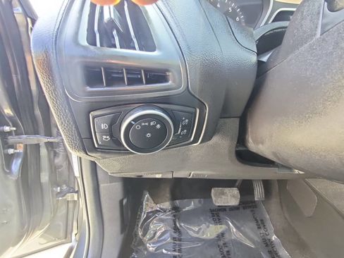 Used 2017 Ford Focus SEL image 9