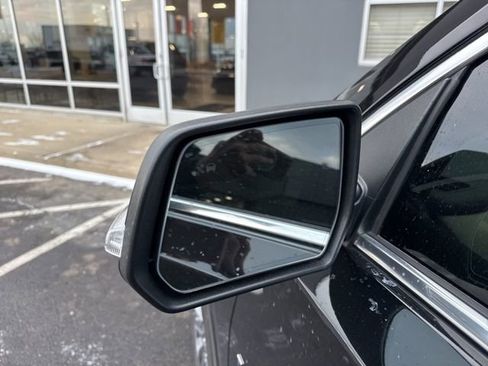 Used 2023 Chevrolet Traverse Premier image 33