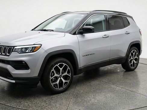 Used 2025 Jeep Compass Limited AWD/4WD image 3