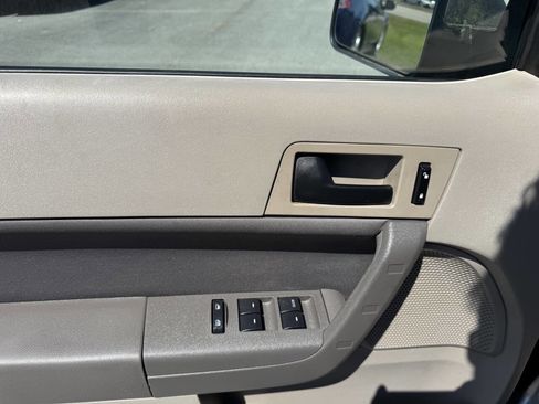 Used 2009 Ford Focus SE FWD image 14