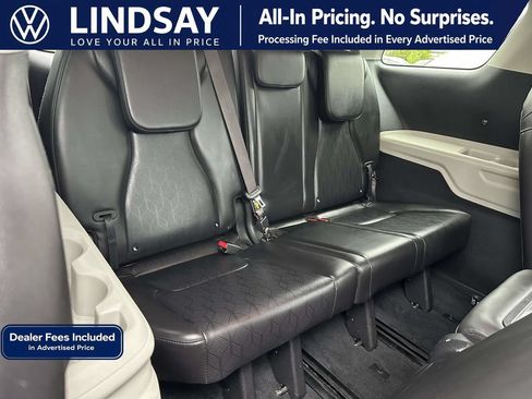 Used 2022 Kia Carnival LX FWD image 14