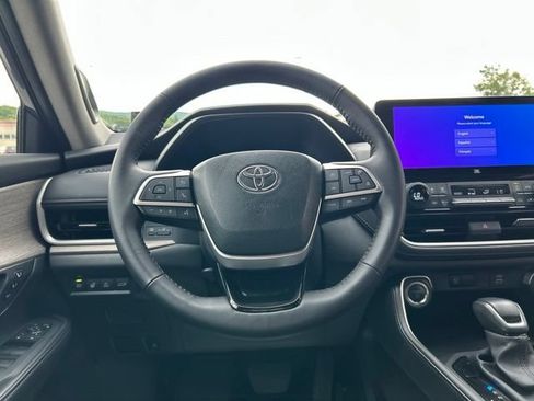 Used 2025 Toyota Grand Highlander AWD Hybrid image 42