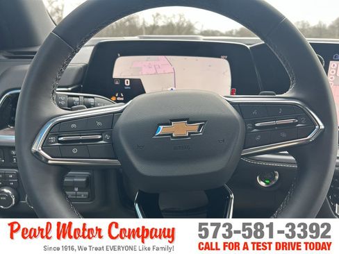 New 2026 Chevrolet Suburban Premier w/ Sun And Tow Package AWD/4WD image 13