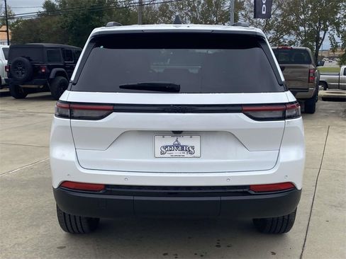 New 2025 Jeep Grand Cherokee Altitude image 37