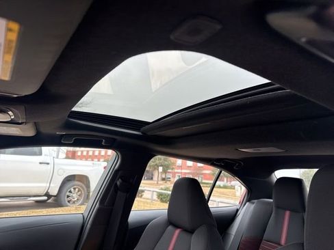 Used 2025 Toyota Corolla SE image 10