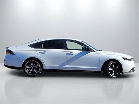 Used 2025 Honda Accord Sport image 3