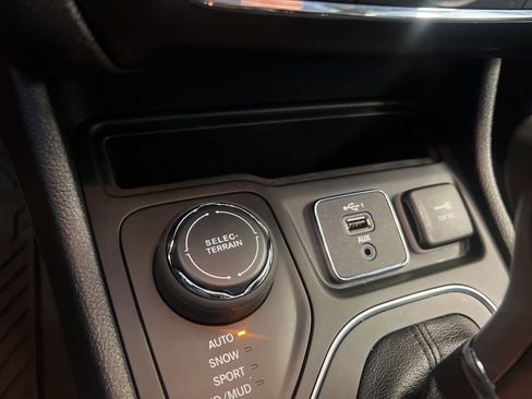 Used 2021 Jeep Cherokee Latitude Lux w/ Comfort/Convenience Group AWD/4WD image 28