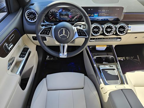 Used 2026 Mercedes-Benz GLB 250 image 12