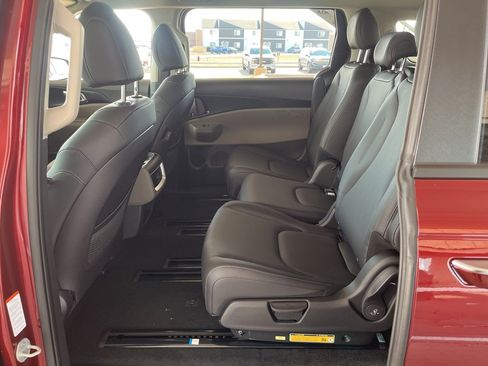 New 2026 Kia Carnival image 11