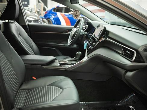 Used 2024 Toyota Camry SE image 13