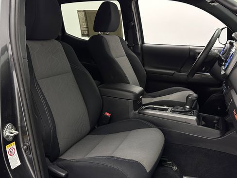 Used 2020 Toyota Tacoma TRD Sport RWD image 33