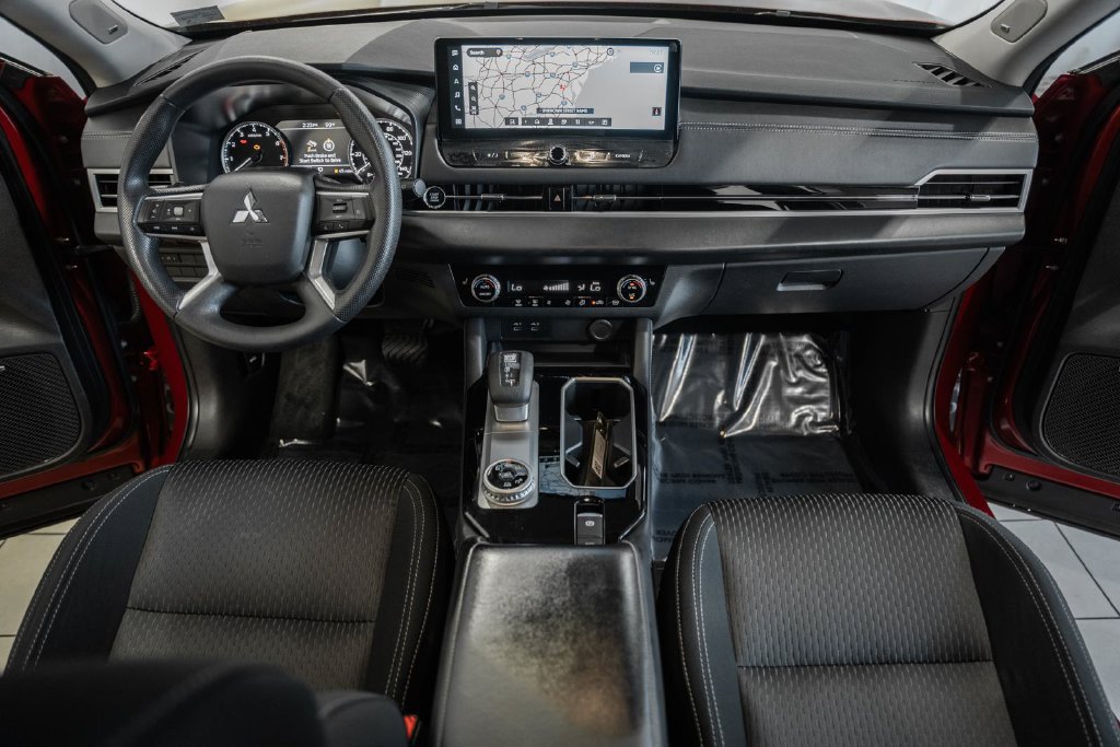 Used 2025 Mitsubishi Outlander ES AWD/4WD image 17