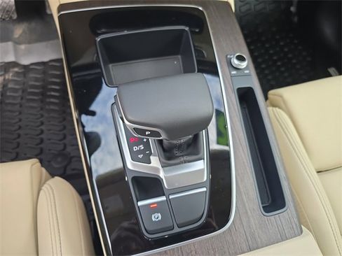 Used 2025 Audi Q5 e Premium image 21