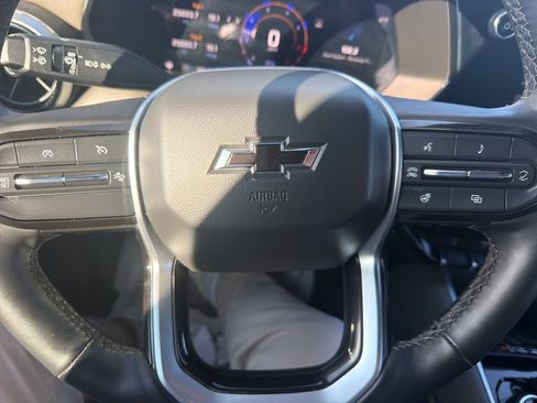 Used 2024 Chevrolet Colorado ZR2 w/ ZR2 Convenience Package III AWD/4WD image 17