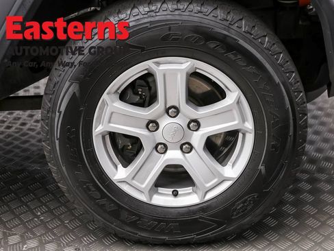 Used 2018 Jeep Wrangler Unlimited Sport S AWD/4WD image 29